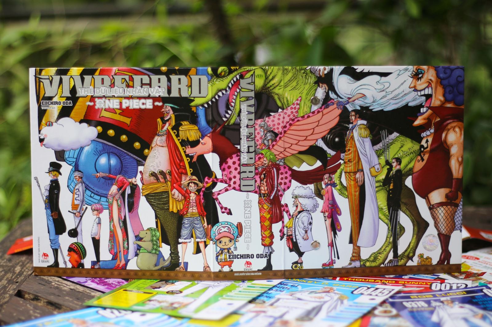 COMBO: One Piece Vivre Card Starter Set 2 (Binder Ver.2+16 thẻ mệnh) và 1 cuốn OP Vol.99 bìa rời 3